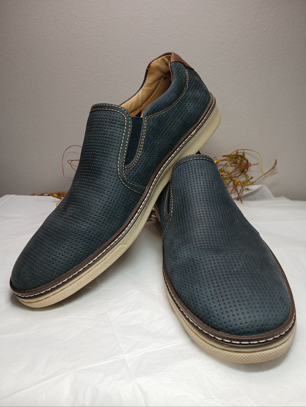Johnston & Murphy Perforated Navy Slip-On Loafers Shoes Tan Accents Mens Sz 11M